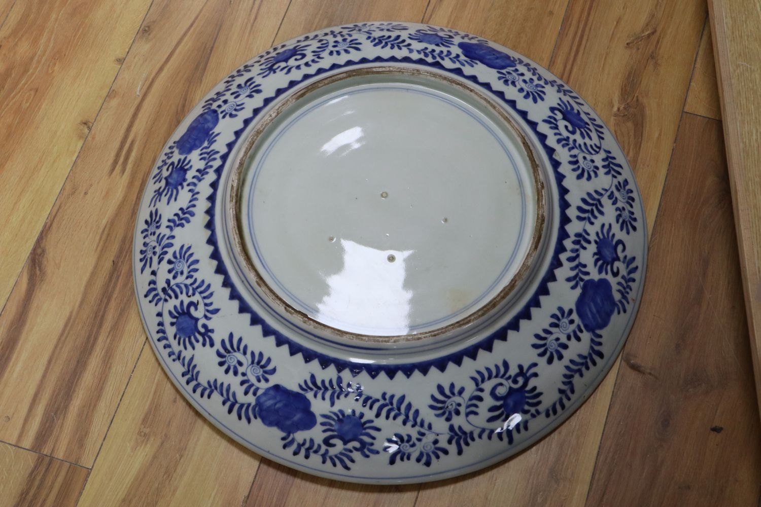 A large Kutani charger, Edo period, diameter 56cm